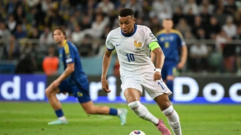 Pháp đang được đánh giá cao hơn rất nhiều nhờ dàn hảo thủ trong đội hình.